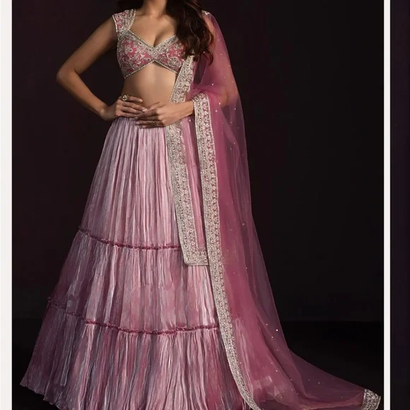 Lashkaraa Dusty Pink Embroidered Organza Lehenga - Picture 4 of 8